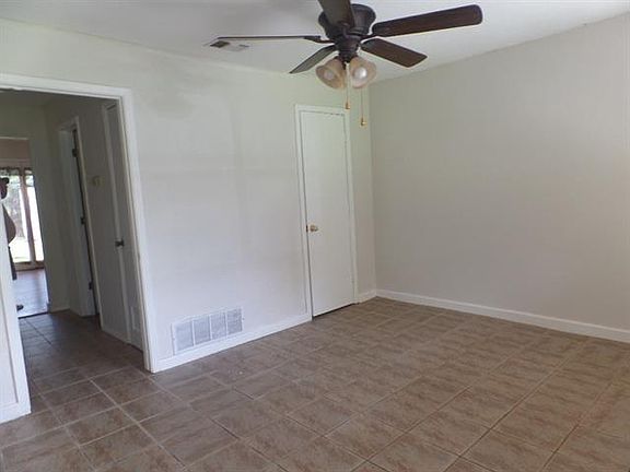 2nd image of 204 S Cummings Dr