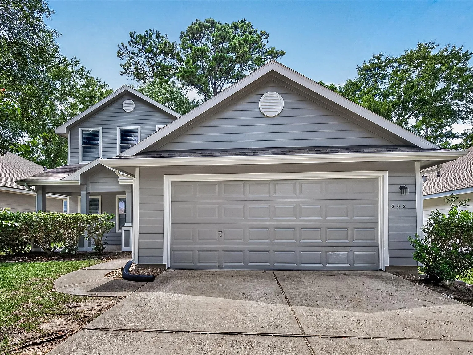4 bed, 2.5 bath, 2550 sqft, $2,600 — Photo 1