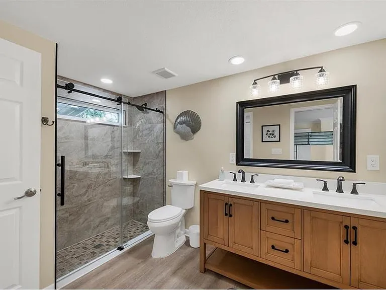 3521 Almeria Ave — Photo 11
