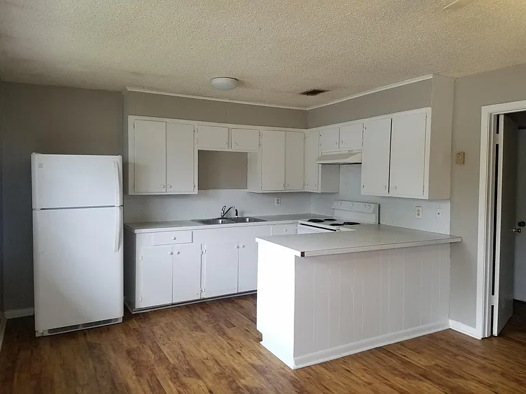 2282 University Pkwy #9 — Photo 4