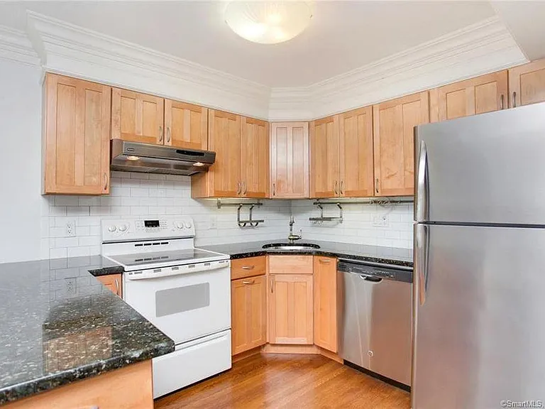 291 Hope St #B5 — Photo 1