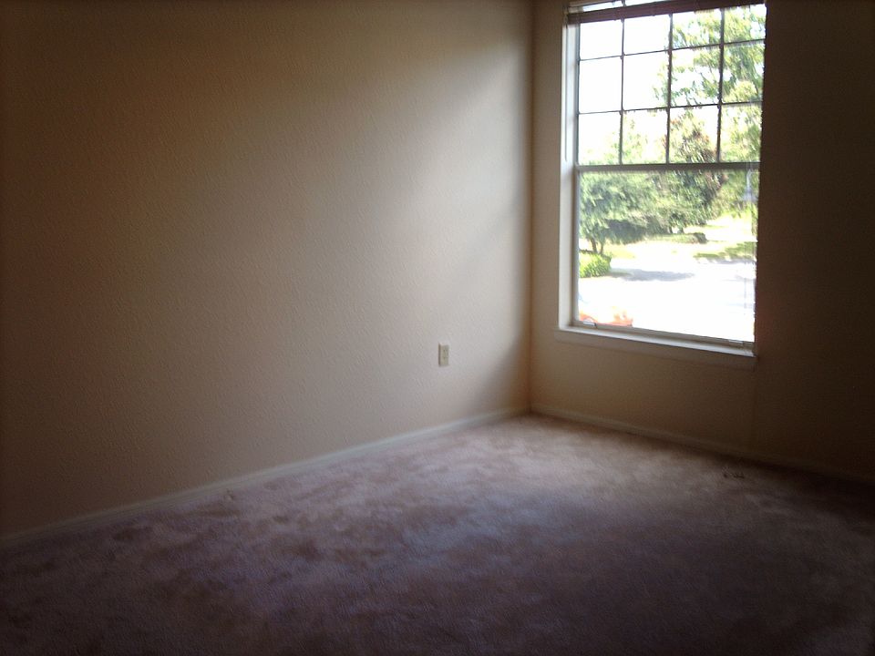 1st image of 102 Vista Verdi 220 Cir