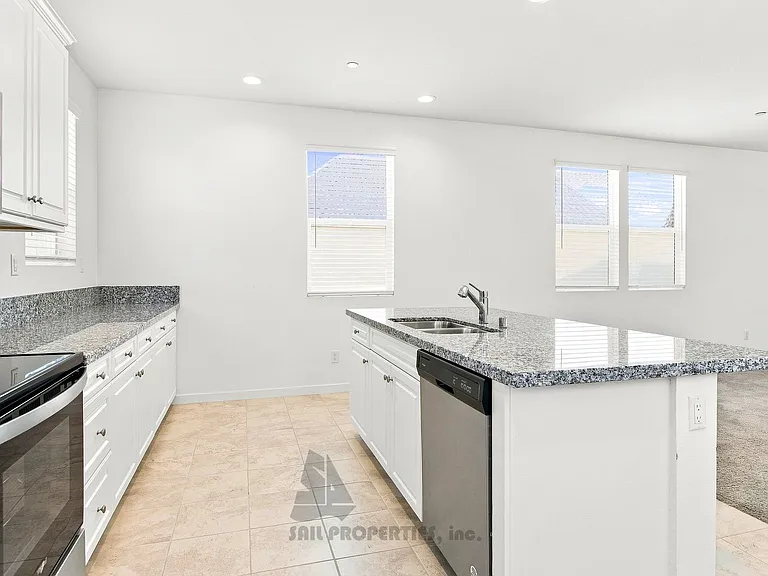10910 Portsmouth St — Photo 5