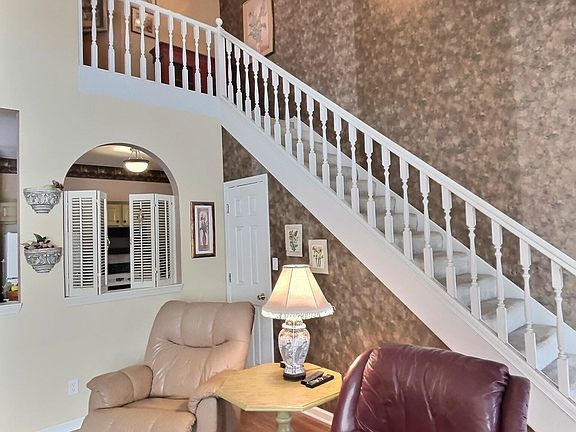 4th image of 10442 Kensington Cir
