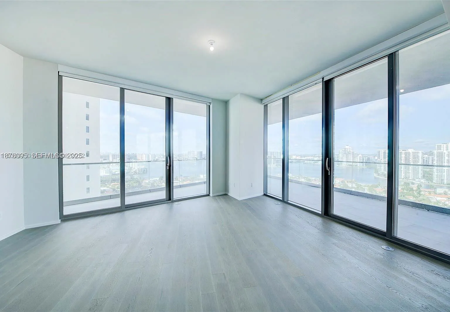 2 bed, 2.0 bath, 1161 sqft, $9,500 — Photo 3