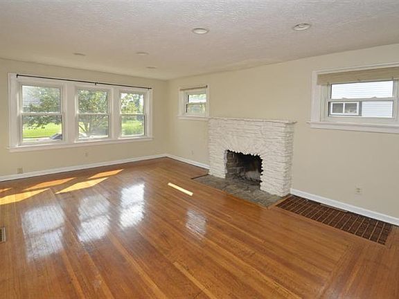 3rd image of 5510 Davies Pl