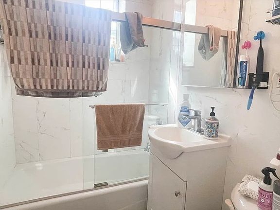 4th image of 320 E 50th St APT 6C