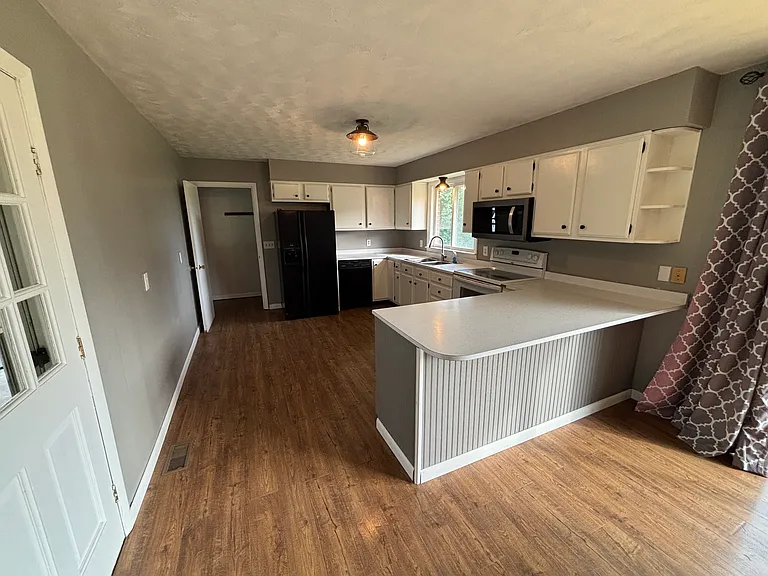 5650 Wallingford Rd — Photo 4