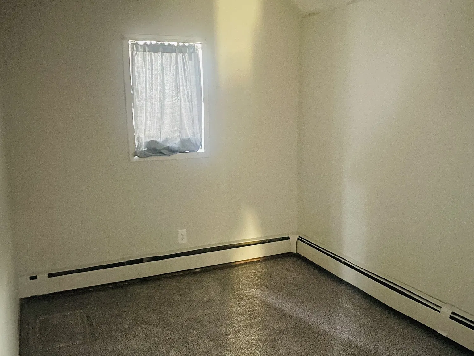 3 bed, 1000 sqft, $1,550 — Photo 4