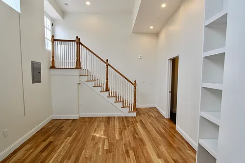 6 Blossom St Photo 1