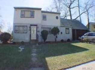 151 Rose St, Freeport, NY 11520