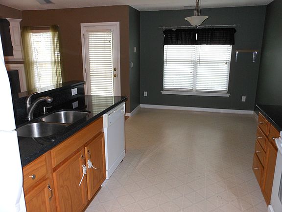 Eat-in Kitchen