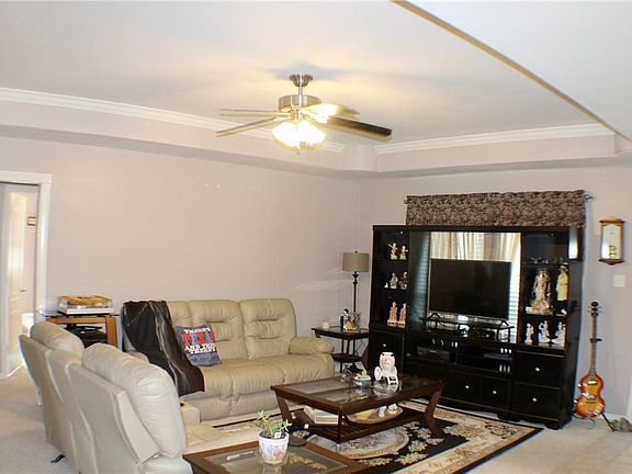 4th image of 6813 Blue Skyway Dr