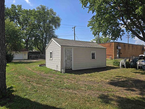 3rd image of 715 Douglas Ave