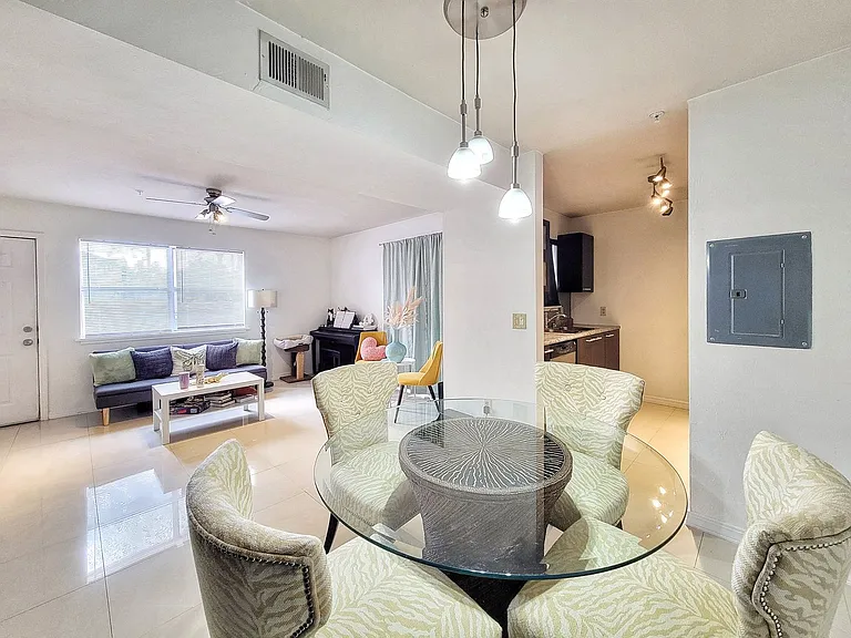 2360 SW Archer Rd #101 — Photo 5