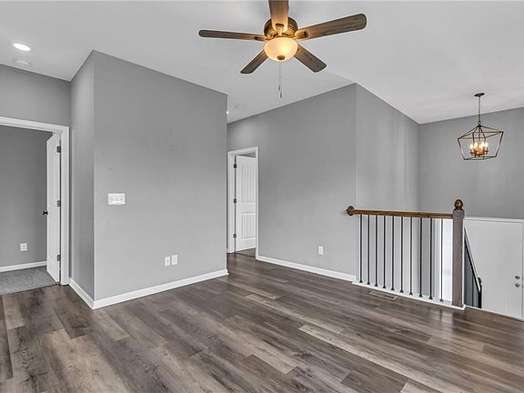 5th image of 132 N McGee St