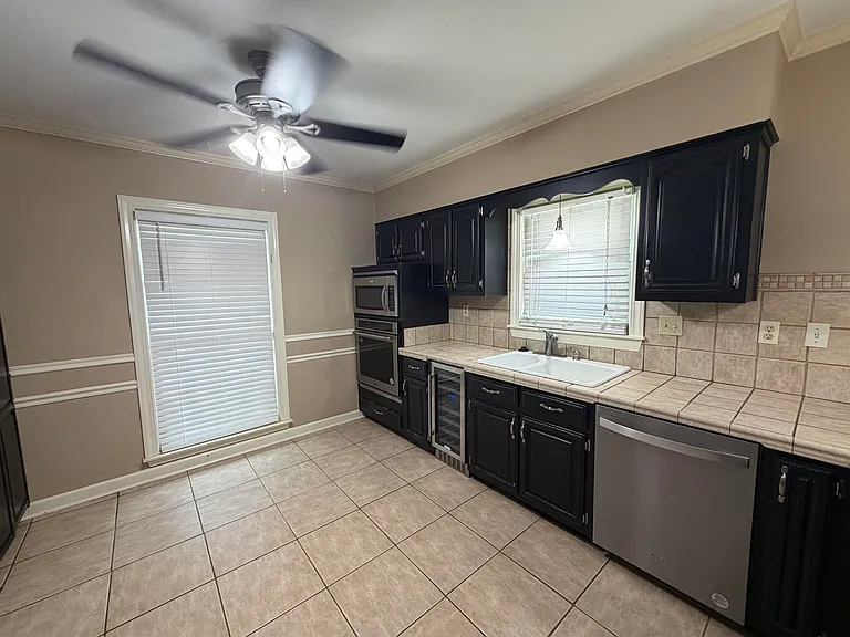 956 Rolling Oaks Ln — Photo 7