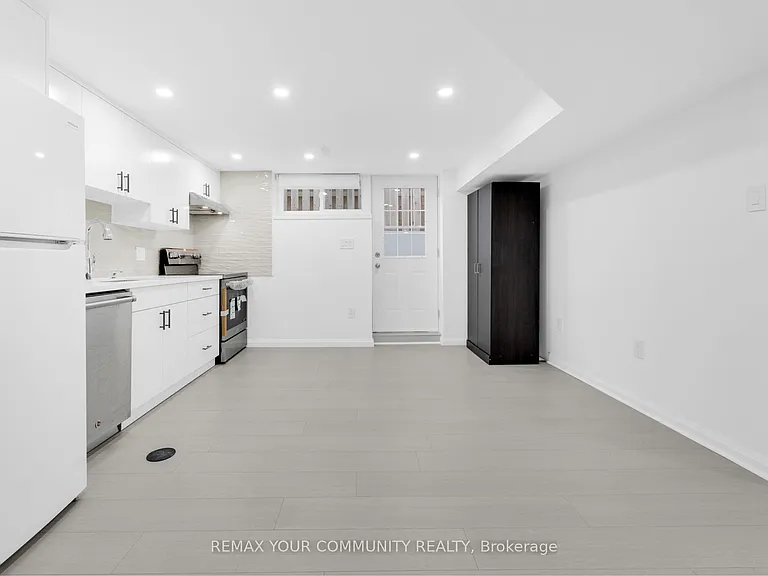 39 Veerland Dr #BASEMENT — Photo 6