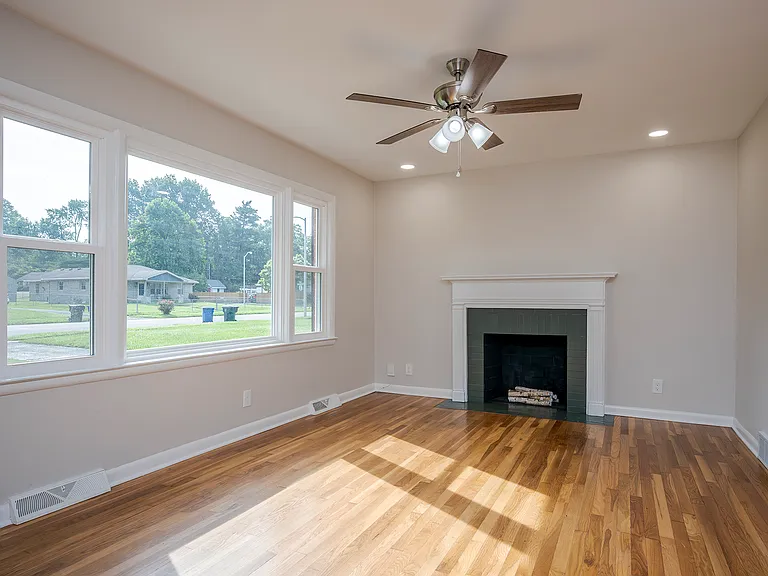 1022 Della Dr — Photo 6