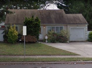 76 Prairie Dr, North Babylon, NY 11703