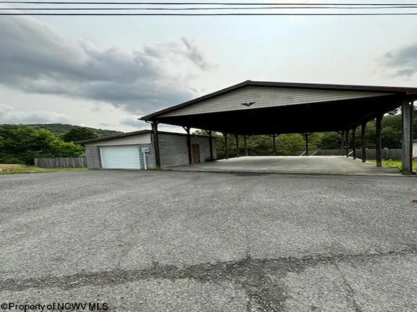 2643 Laurel Park Rd, Clarksburg, WV 26301