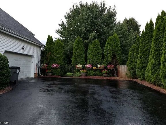 3rd image of 417 Daniel Dr