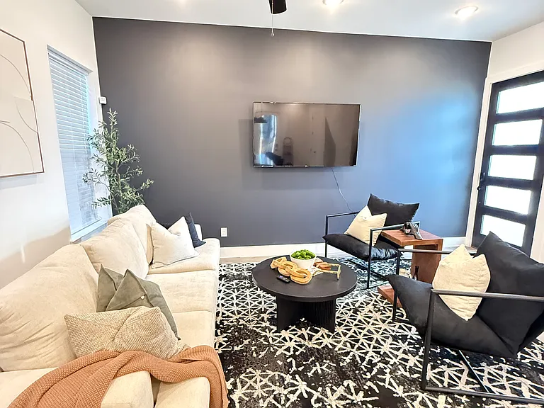 5527 Denmark St #B — Photo 28