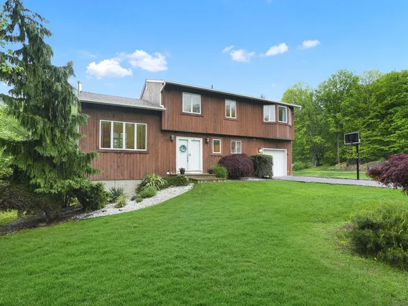 300 Chestnut Court, Yorktown Heights, NY 10598