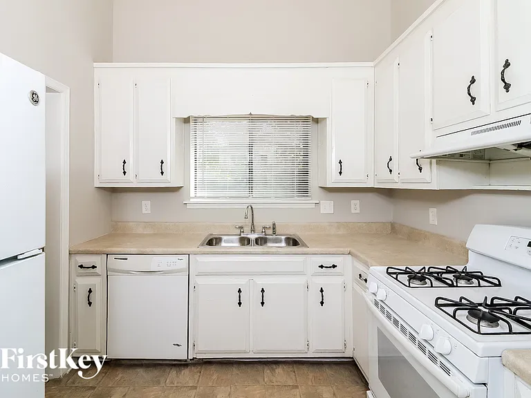 3201 Delhi Dr — Photo 7