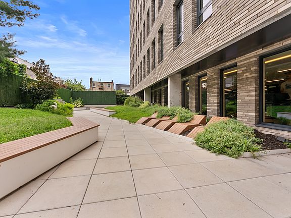 5th image of 130 Hope St #722