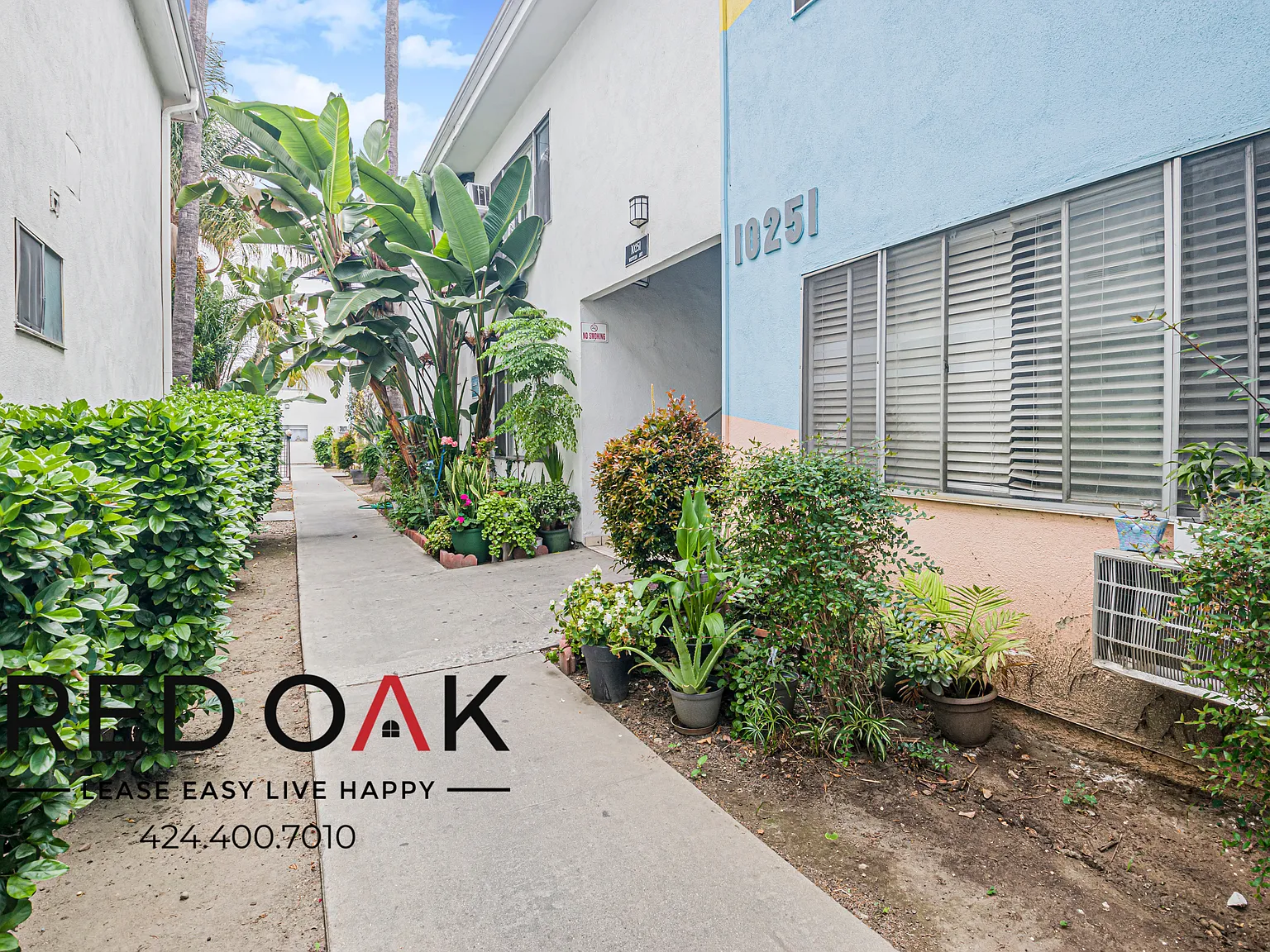 ~1 Month FREE~ Beautiful Two Bedroom with Available Parking, Spacious Bedrooms, and Community Poo... — Photo 4