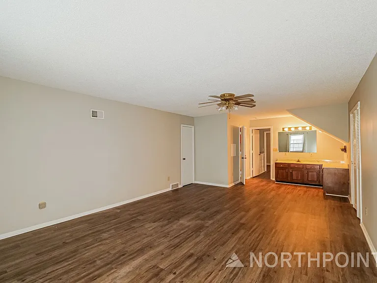 601 SE Richardson Pl — Photo 10