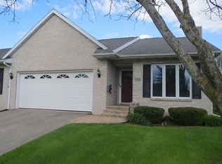 556 Countryside Ln, Dixon, IL 61021