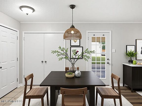 3rd image of 3135 Forest Glen Dr