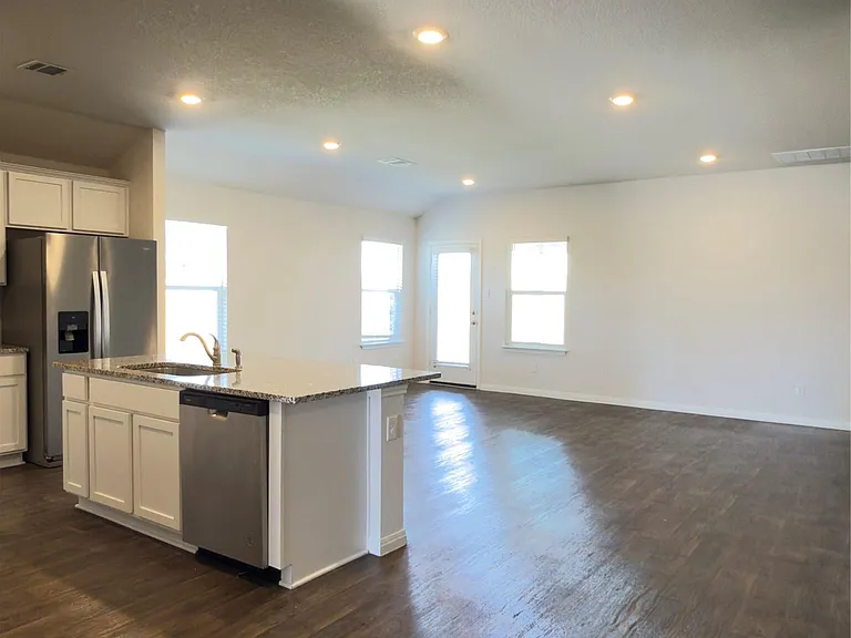 282 Texas Palmetto Cir — Photo 6