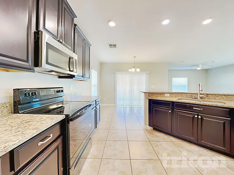 13814 Crater Cir — Photo 6
