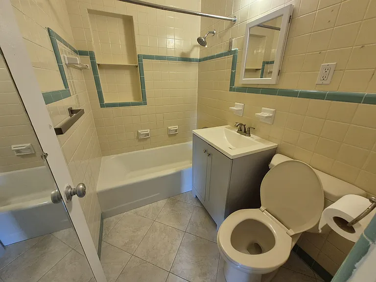 1013 Meadowlawn Dr N — Photo 21