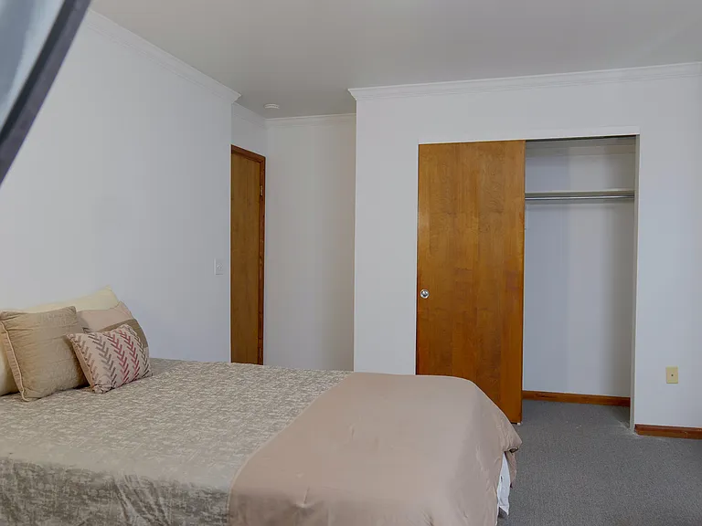 118 W King Rd — Photo 10