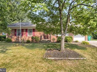 9 Gale Cir, Camp Hill, PA 17011