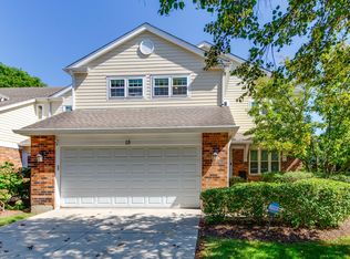 15 Caribou Xing, Northbrook, IL 60062
