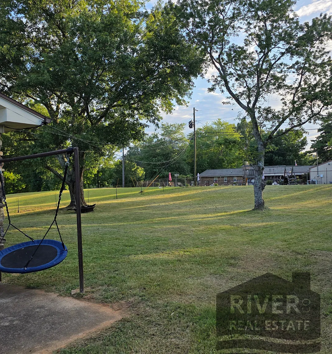 Ridge Dr. 1233 - 1 — Photo 3