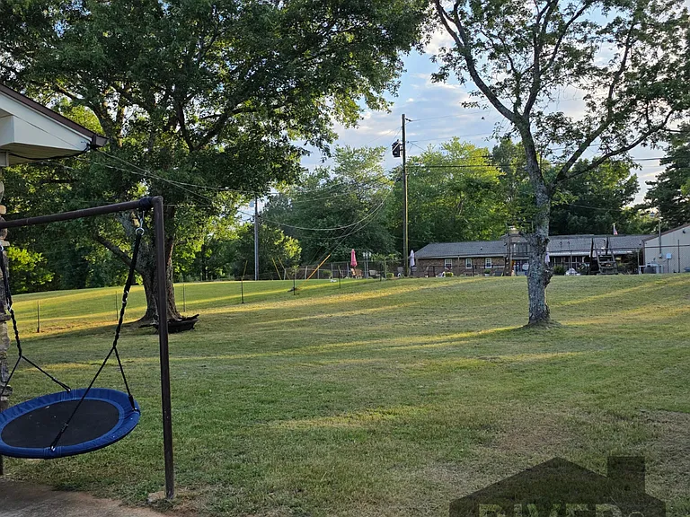 1233 Ridge Dr — Photo 3