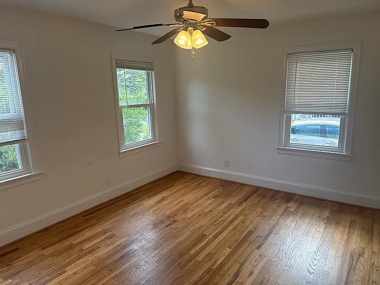 1381 Quarles Ave SE — Photo 9