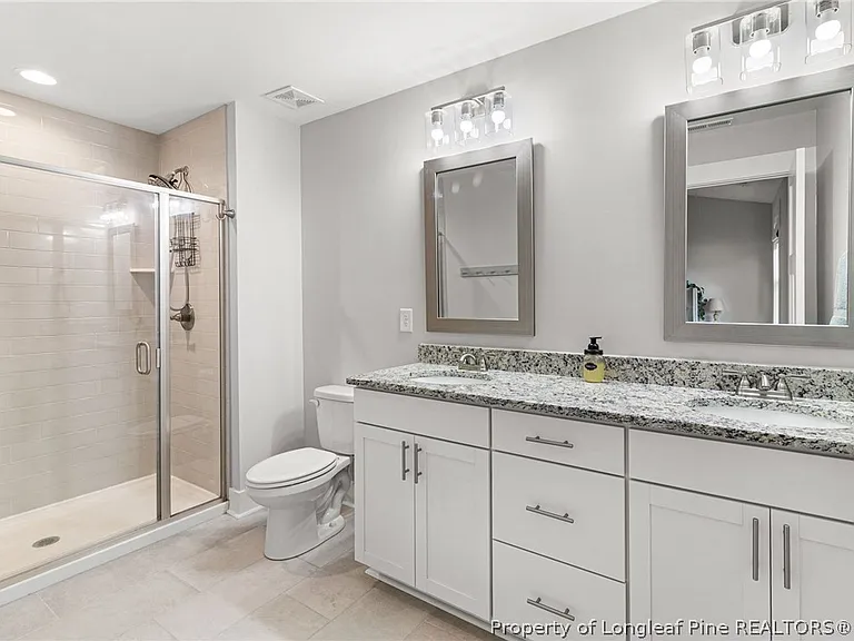 105 Woodford Ln — Photo 20