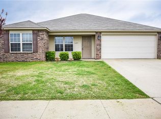 605 W Gillian Ave, Rogers, AR 72758