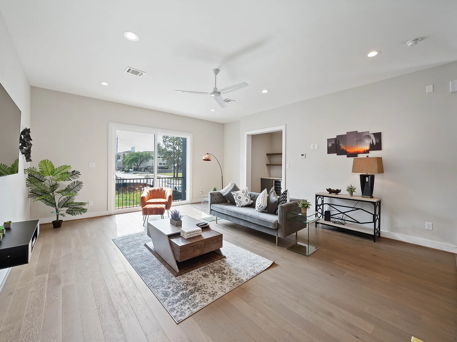 3 bed, 2152 sqft, $4,500 — Photo 3