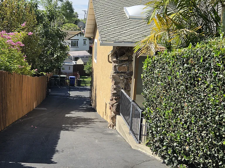 1037 Alta Vista Dr — Photo 63