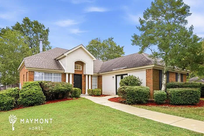 3 bed, 2.0 bath, 2043 sqft, $2,075 — Photo 1