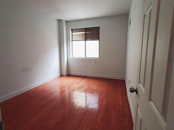 4th image of 1032 Wood St #4
