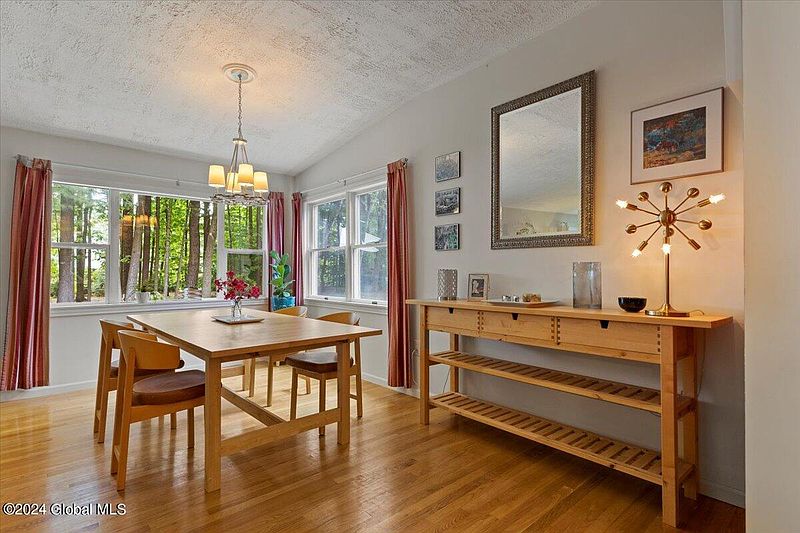 4th image of 465 Franklin Street